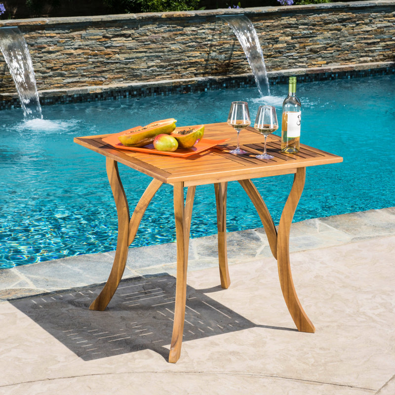 Table carrée en bois 31,5 po avec finition - créant un attrayant patio