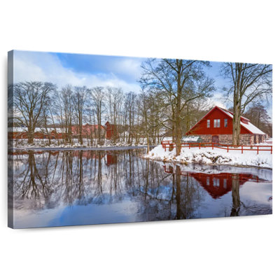 Lilie Winter Lake House