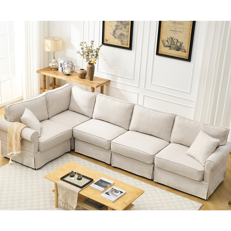 Canapé d'angle convertible 5 places en forme de L, revêtement beige en tissu doux et gain de place, convertible et confortable, revêtu de lin.