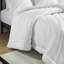 Édredon 3 pièces double / grand - blanc, rembourrage doux, lavable à la machine et aspect avec 2 taies décoratives, rembourrage confortable de 350 g / m²