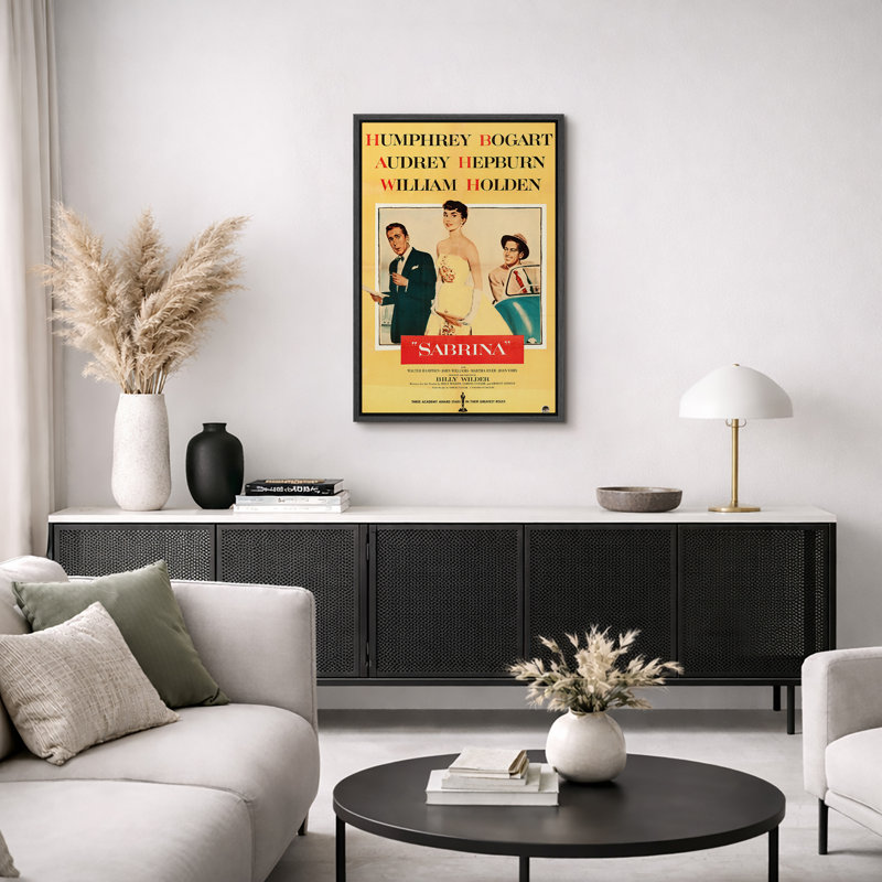 Affiche de Sabrina, H 24 po x l 16 po x P 1,5 po, Cadre flottant noir