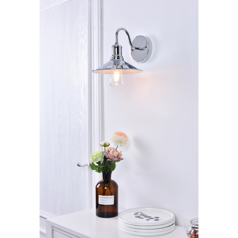 Éclairage pour salle de bain 3 lumières à intensité variable Elborough, Chrome, H 7,7 po x l 8,7 po x P 8,7 po, 1 lumières