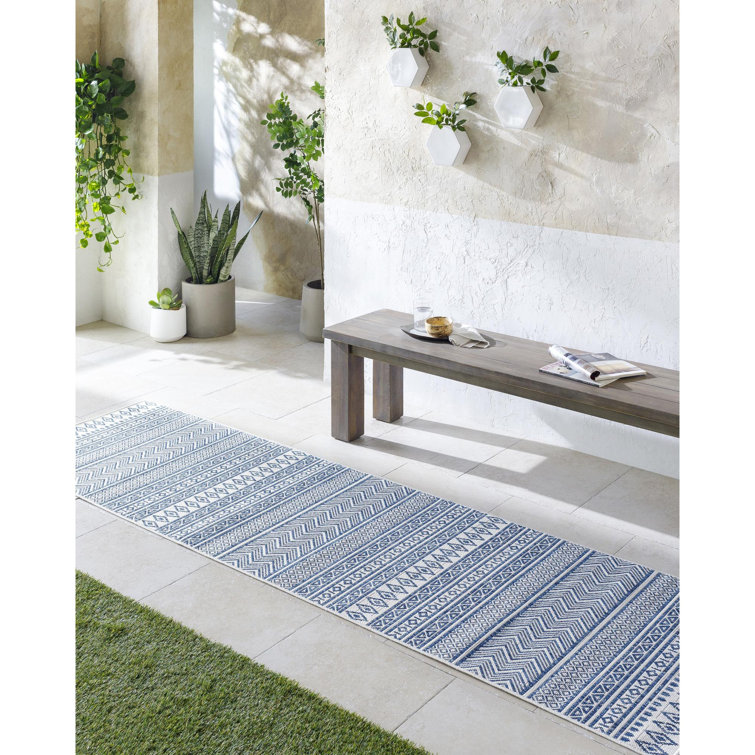 Laruth Southwestern Black/White Indoor/Outdoor Area Rug
