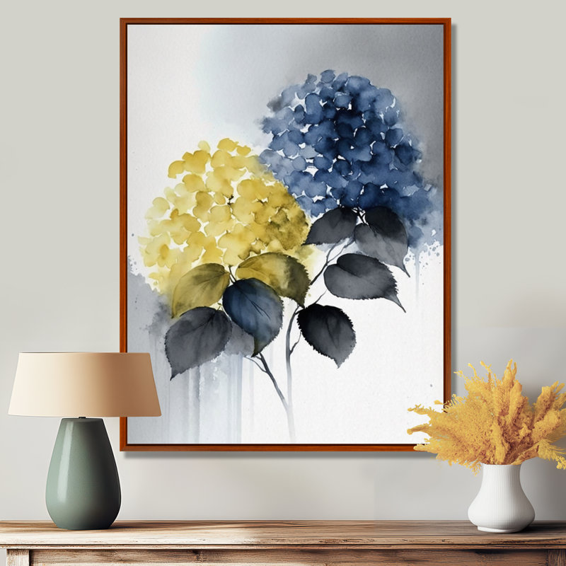 «Yellow Hydrangea Blooms - Hydrangea», reproduction sur toile encadrée, H 40 po x l 30 po, Cadre flottant brun