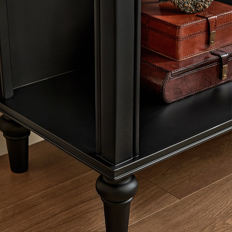 A classic and elegant console table