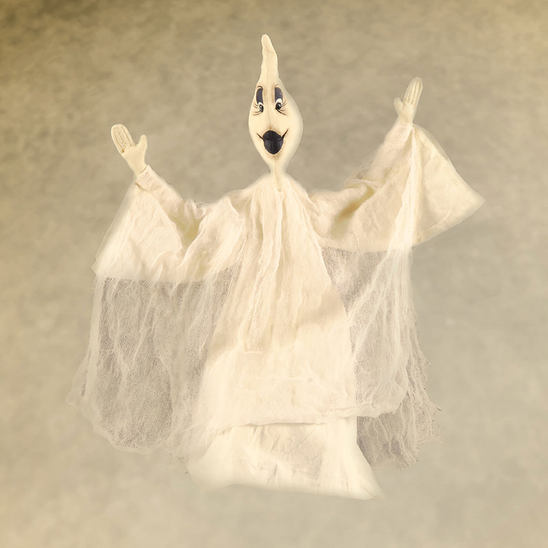 Figurine Gareth Ghost Joe Spencer Gathered Traditions