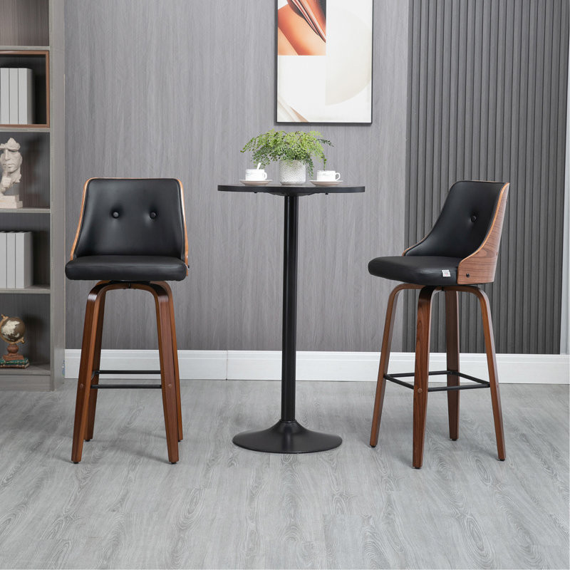 2 tabourets de bar noirs. Cuir d'unité centrale avec dossier et repose-pieds. Pieds en bois massif pivotant à 360 ° pour un attrait haut de gamme