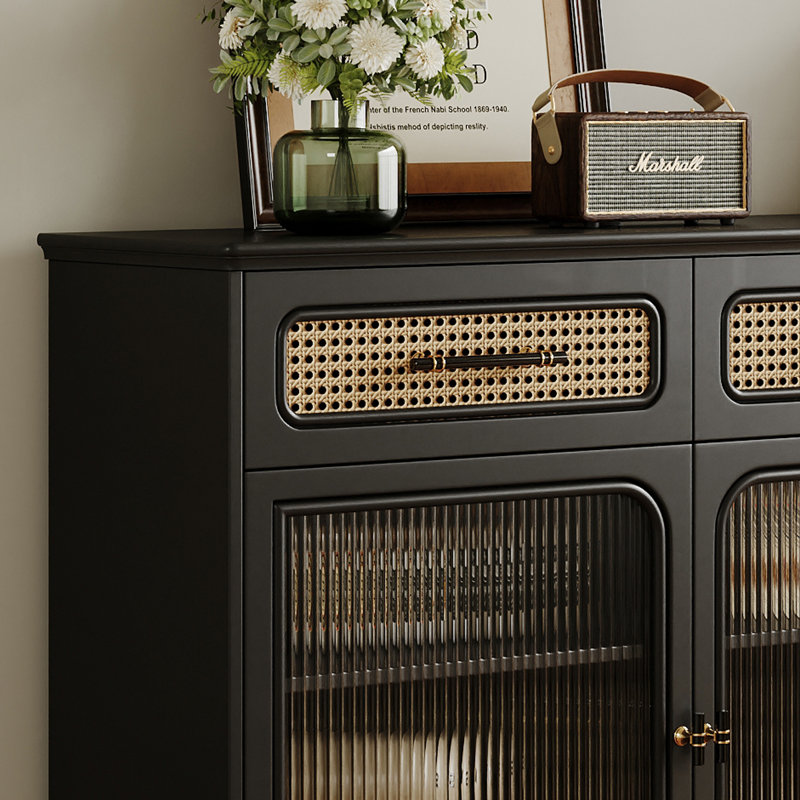 Buffet rétro en bois avec rangement élégant