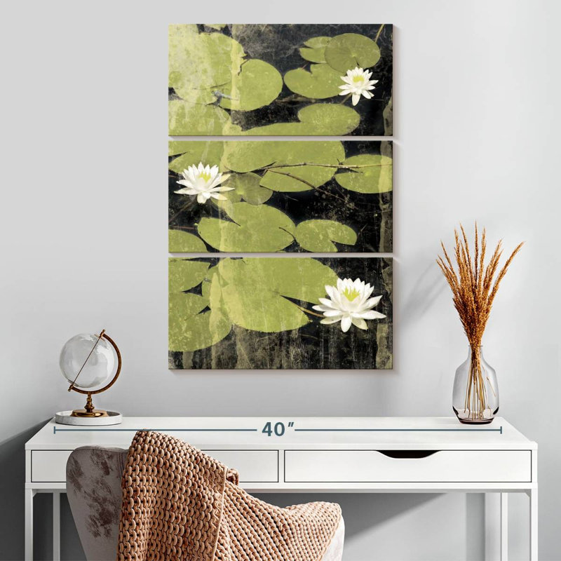 Harnek Pond Blossoms, H 32 po x l 20 po