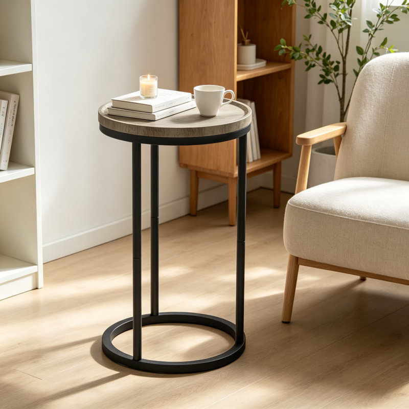 Petite table d'appoint ronde aux bords arrondis, pieds en acier, idéale pour le salon, la chambre à coucher ou le canapé. Table d'appoint compacte et peu encombrante.