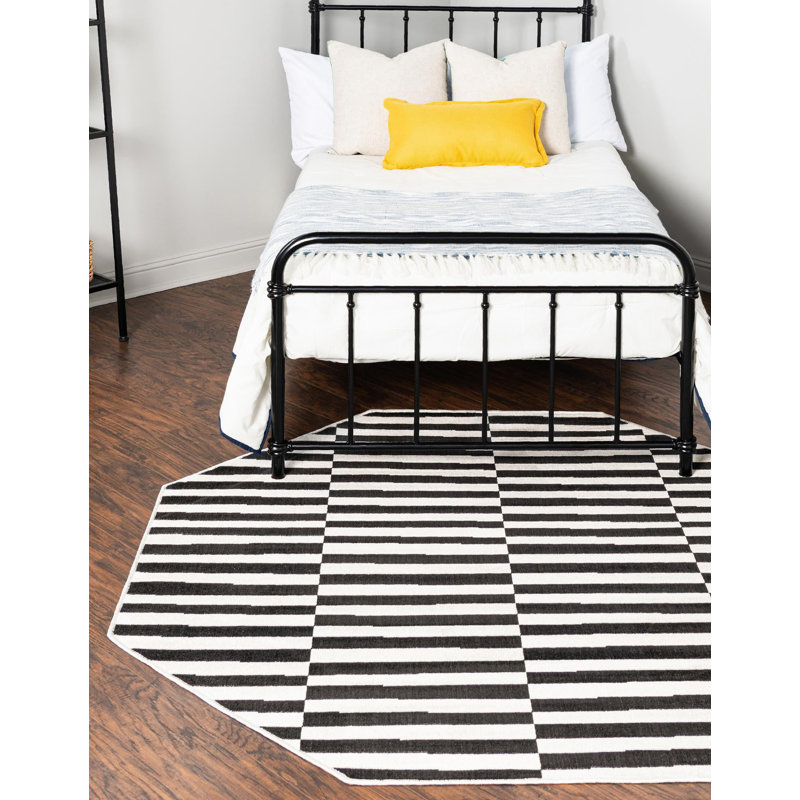 Striped Indoor Rug, Octagon 5'