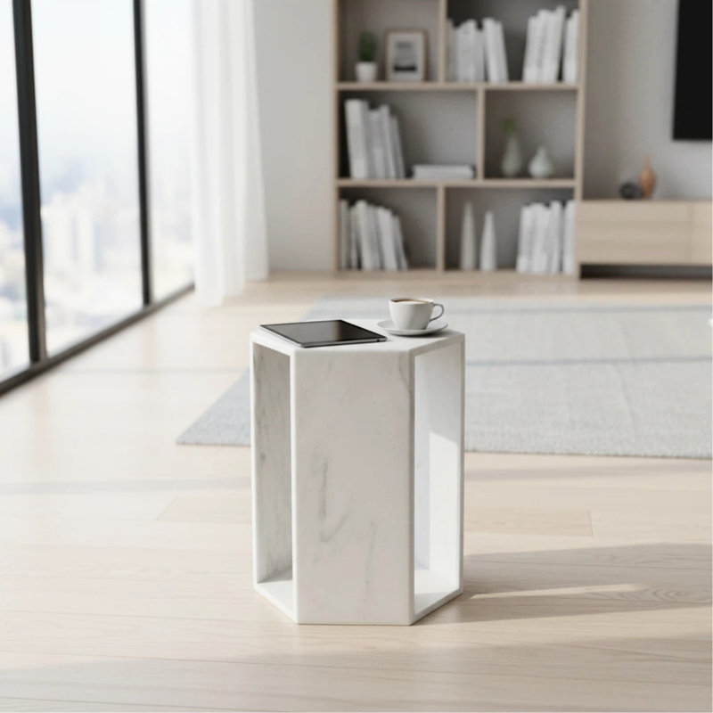 Table d'appoint hexagonale en marbre blanc, idéale pour les pauses-café et autres utilisations, avec un grain de grain gris unique, un design compact et une surface mate et lisse.