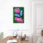Ronce bleu Morpho sur orchidée rose-108413641