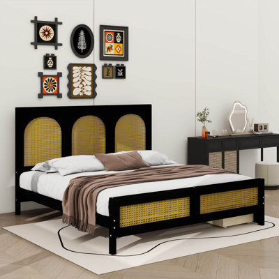 Grand lit plateforme en bois avec rangement et deux tiroirs