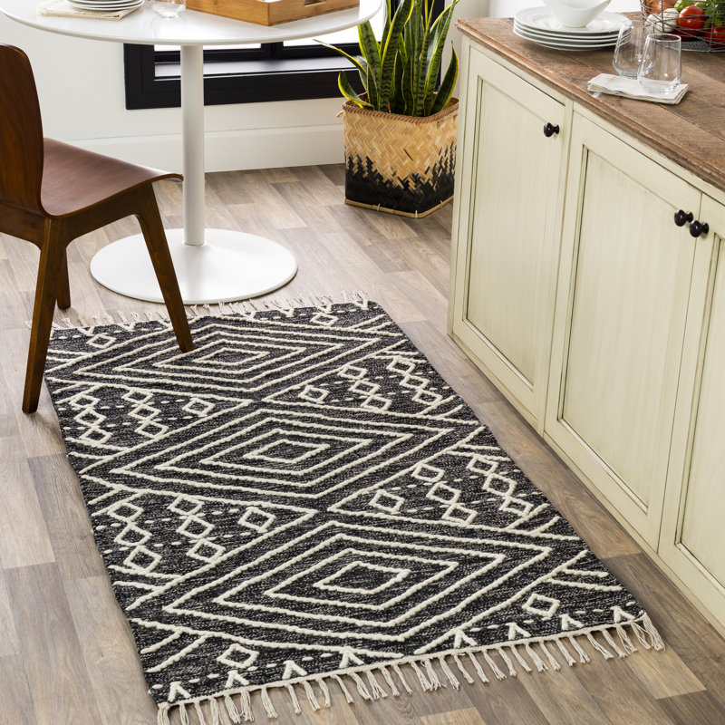 Tapis noir tissé à la main Kazuho, Tapis de couloir 2 pi 6 po x 8 pi
