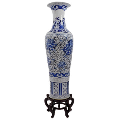  Grand grand vase bleu et blanc en porcelaine de Chine dans une fleur de chrysanthème de 54 po de hauteur