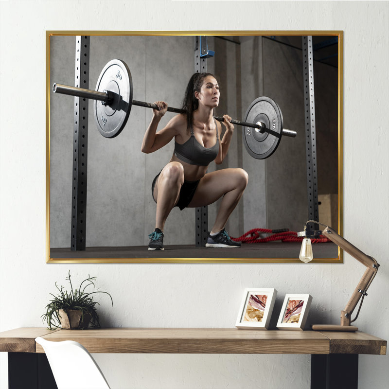 «Woman Bobystructioning Workout I» sur toile, Cadre flottant doré, H 12 po x l 20 po x P 1 po