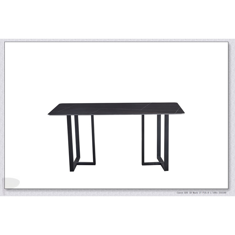 Élégante table de salle à manger en acier au carbone avec pierre noire Lauren, durable et élégante pour les intérieurs modernes