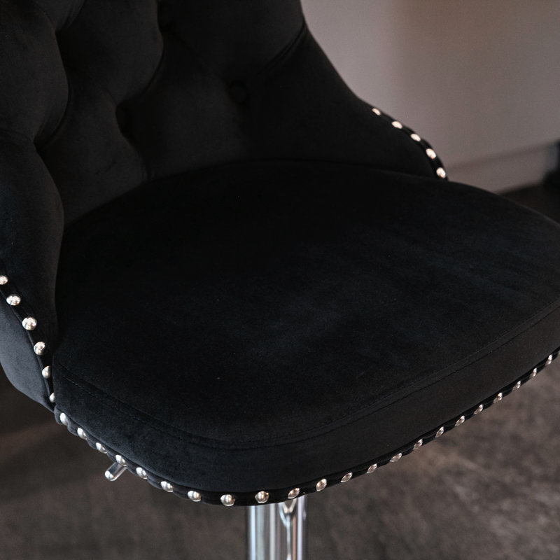 Tabourets de bar en velours noir avec siège réglable et fonction pivotante, base rembourrée moderne pour un îlot de cuisine de pub de maison envoûtant, 2 unités de hauteur