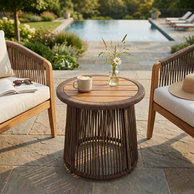 Table d'appoint conique en corde beige foncé avec plateau en bois d'acacia au fini teck, capacité de 150 lb, aucun assemblage requis, conception à tissage ouvert moderne pour une utilisation intérieure et extérieure