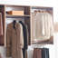 Système de garde-robe autoportant en bois-395988878