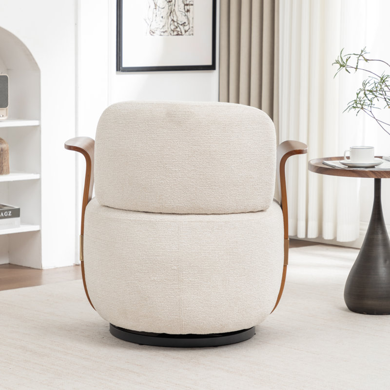 Fauteuil demi-tonneau pivotant avec accoudoirs en bois Kasia, Beige