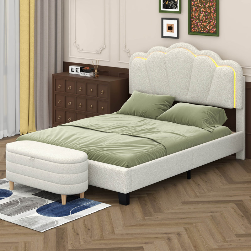 Lit plateforme tapissier en forme de fleur avec repose-pieds Sherpa Witcomb, Blanc, Double