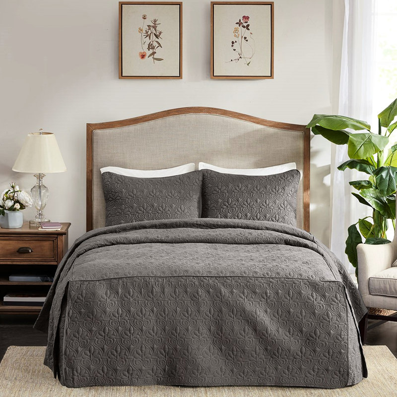 Ensemble de couvre-lit 3 pièces gris foncé pour grand lit. Microfibre, rembourrage 100%, coins plissés, de 3, aspect enchanteur