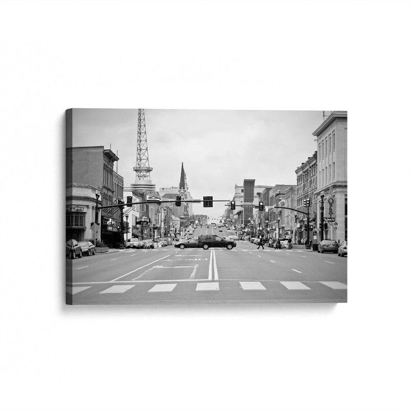 "Up Broadway Nashville" par Garima Dhawan, reproduction de photo, H 36 po x l 48 po, Toile tendue, Ne s’applique pas