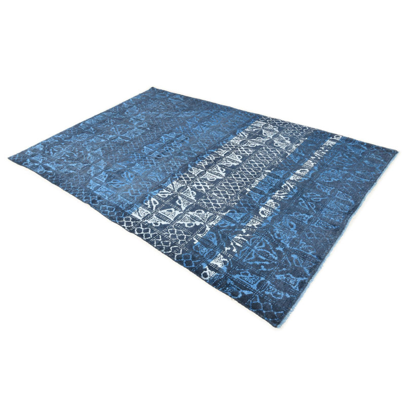 Tapis bleu Howard