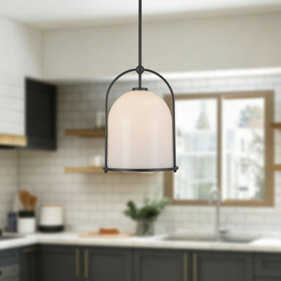 Luminaire suspendu noir 17 po avec verre opale