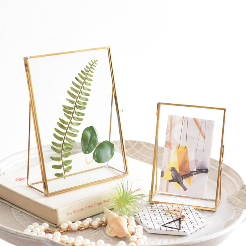 Cadre photo de plateau de table en verre à charnière Rosie, Or / transparent, 6" x 8"