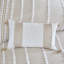 Coussin décoratif brodé en coton taupe 12 x 20 po