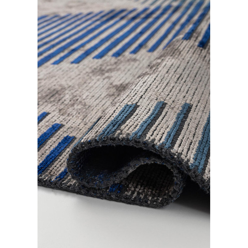 Analilia Geometric Hand Loom Indoor / Outdoor Area Rug, Rectangle 5'3" x 7'6"