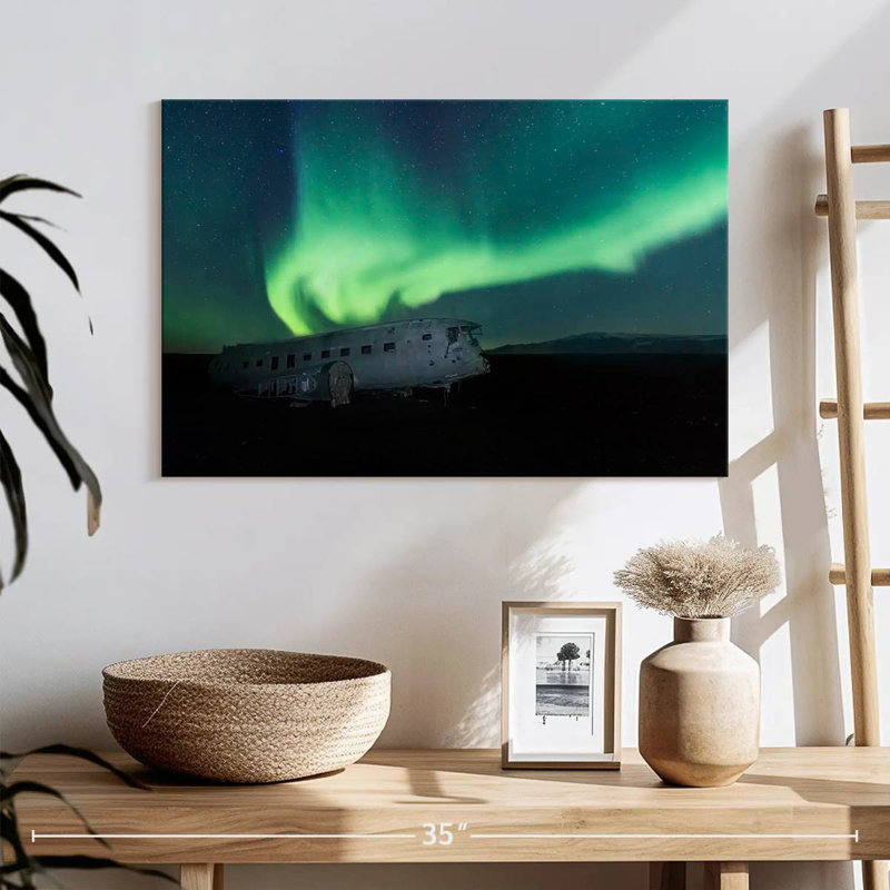 Alvord Aurora au-dessus d'un avion, H 16 po x l 24 po