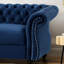 Velours bleu marine avec détails cloutés et coussins moelleux pour un look chic