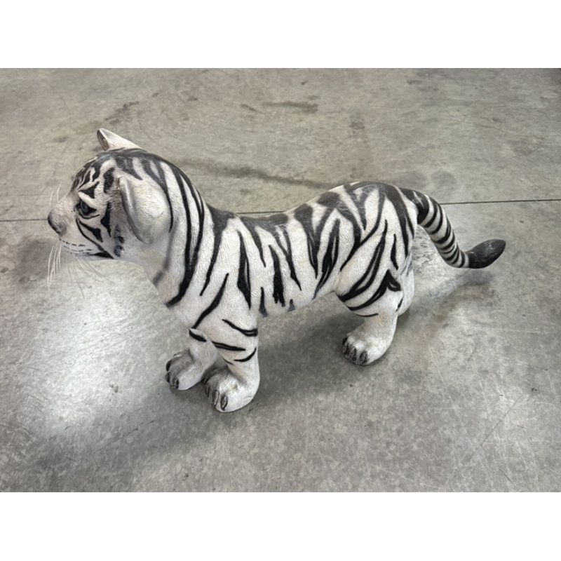 Statue de tigre de Sibérie debout