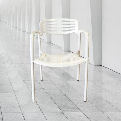 Chaise de patio empilable
