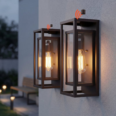 Polikron Classic 13.78-in H 1-Light Outdoor Wall Sconce, Oil Rubbed Bronze Metal with Clean Glass, Dusk to Dawn