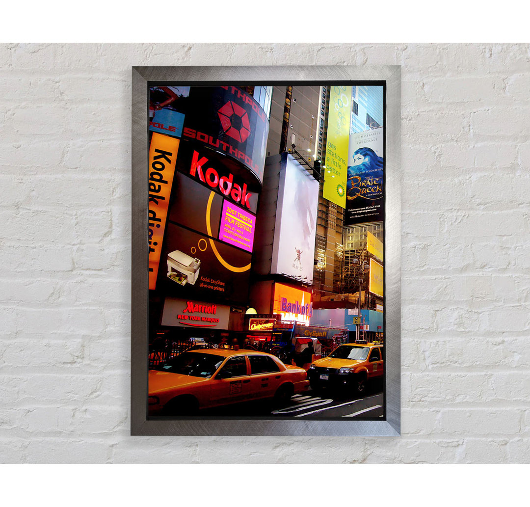 Billboards Of New York With Yellow Cabs - Einzelne Bilderrahmen Kunstdrucke