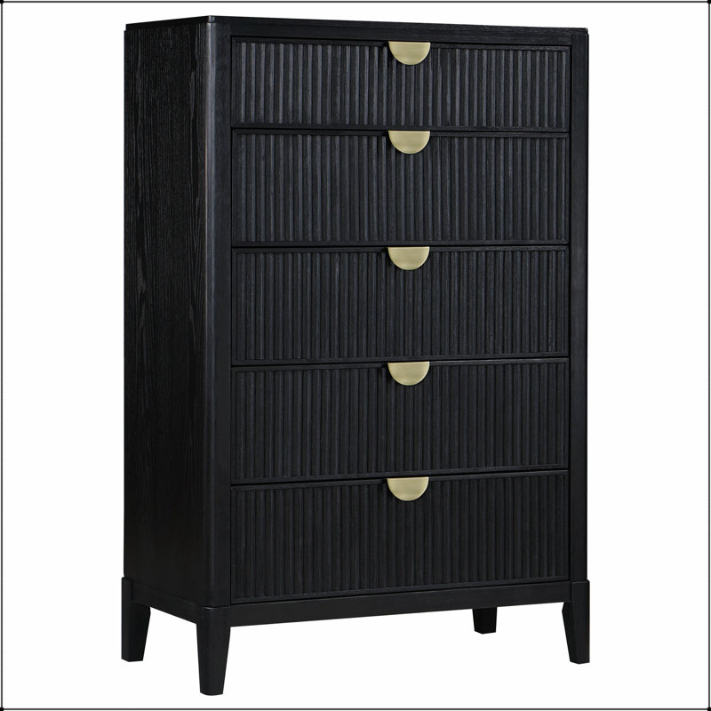 Commode noire à 5 tiroirs Mason avec finition brossée et texturée cannelée, idéale pour les intérieurs modernes et sophistiqués.