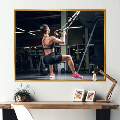 «Athletic Woman Workout With Trx Suspension Strips» - Reproduction sur toile d'aérobie et de musculation_106274