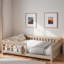 Lit plateforme en bois avec garde-corps et tablettes de rangement-1685655501
