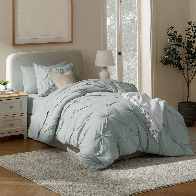 Ensemble d'édredon plissé avec draps Bed-in-a-Bag, Édredon simple + 4 pièces supplémentaires, Vert sauge