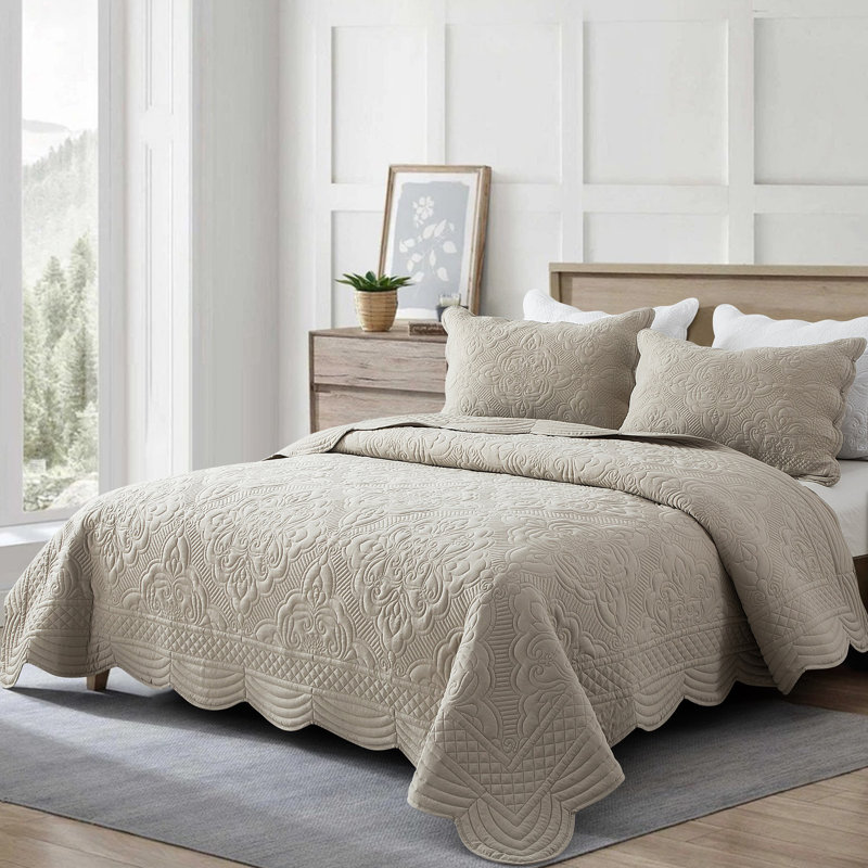 Washed Embroidered Microfiber Damask Medallion Quilt Set Lightweight Traditional Bedspread Set | OEKO-TEX Certified, Cal King