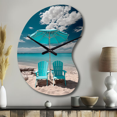 Beach Sandy Escape Chairs - Horloge de plage en métal à forme unique, horloge murale asymétrique turquoise