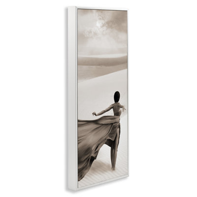 «Billowing Dress in Desert», art giclée par Reinders