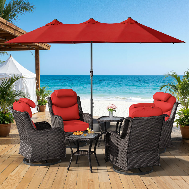Ensemble de chaises pivotantes en polyéthylène pour 4 personnes Adcox avec parasol de patio double, appui-tête, tables d'appoint et coussins rouges Adcox
