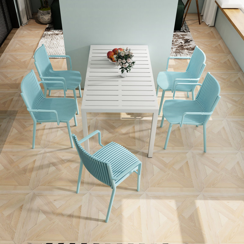 Fauteuils empilables modernes en plastique bleu, construction en polypropylène résistant aux intempéries, dossier à lattes, montage facile, adaptés à la décoration de jardin et de balcon (lot de 4), grande capacité de charge, légers, pour bord de piscine