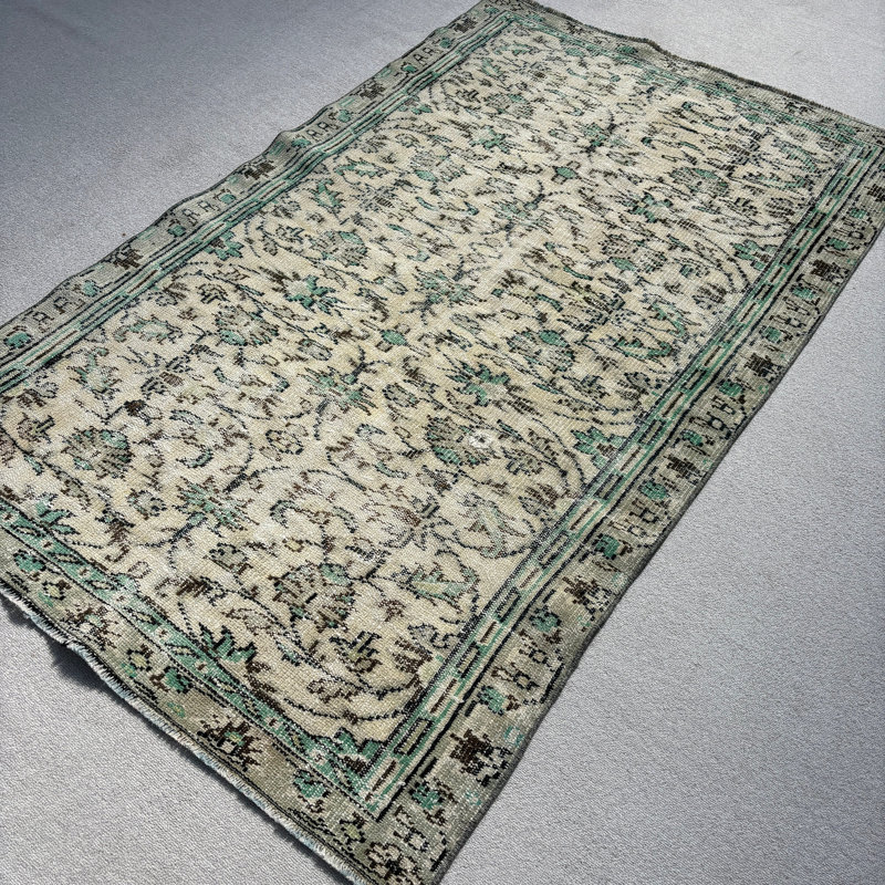 Tapis beige en laine à motif patchwork rétro 50 po x 82,7 po
